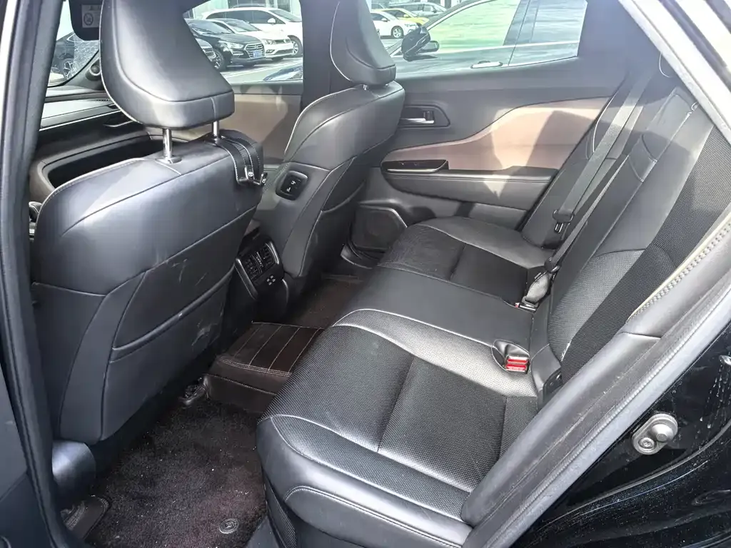 Toyota Crown SportCross 2024 из CN, фото 6