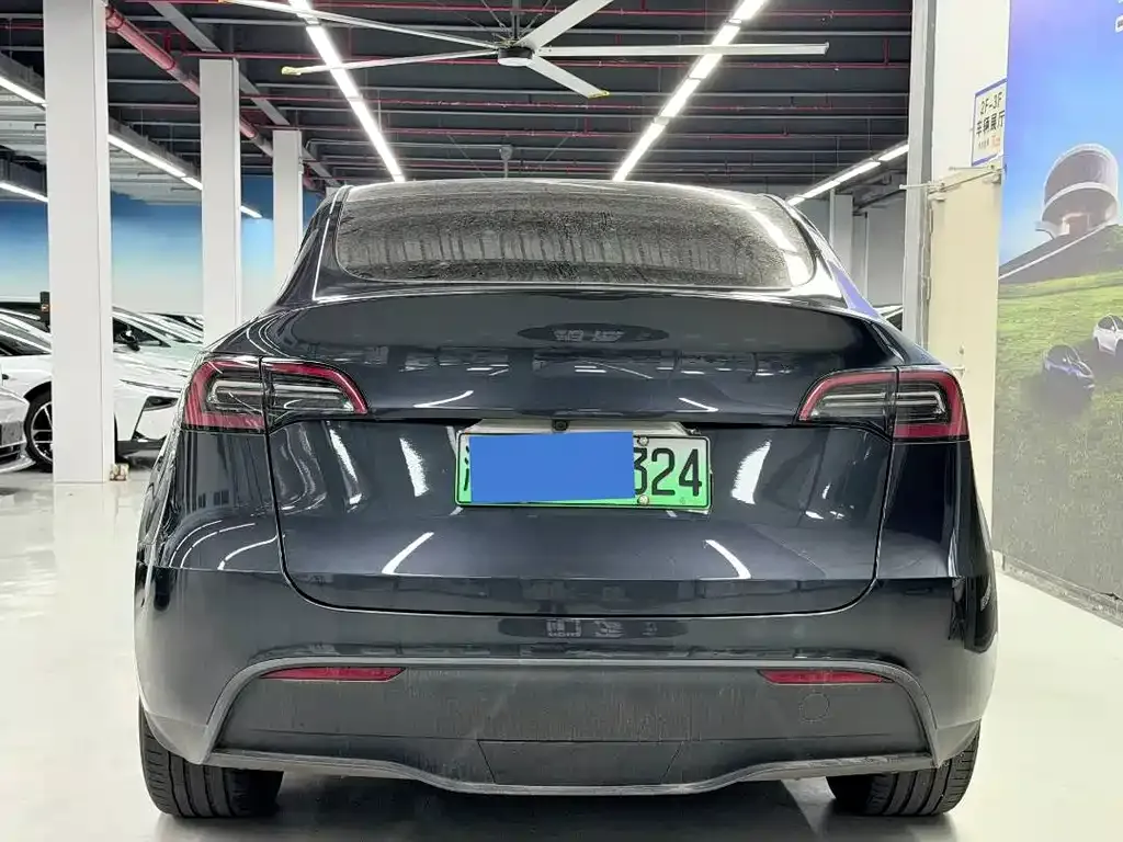 Tesla Model Y — фото 9