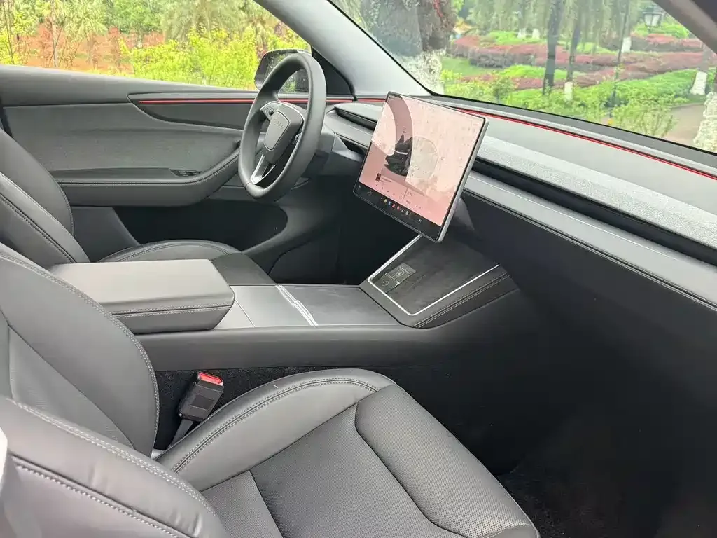 Tesla Model Y — фото 4