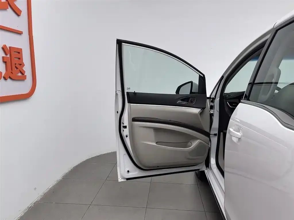 Buick GL8 2023 из CN, фото 3