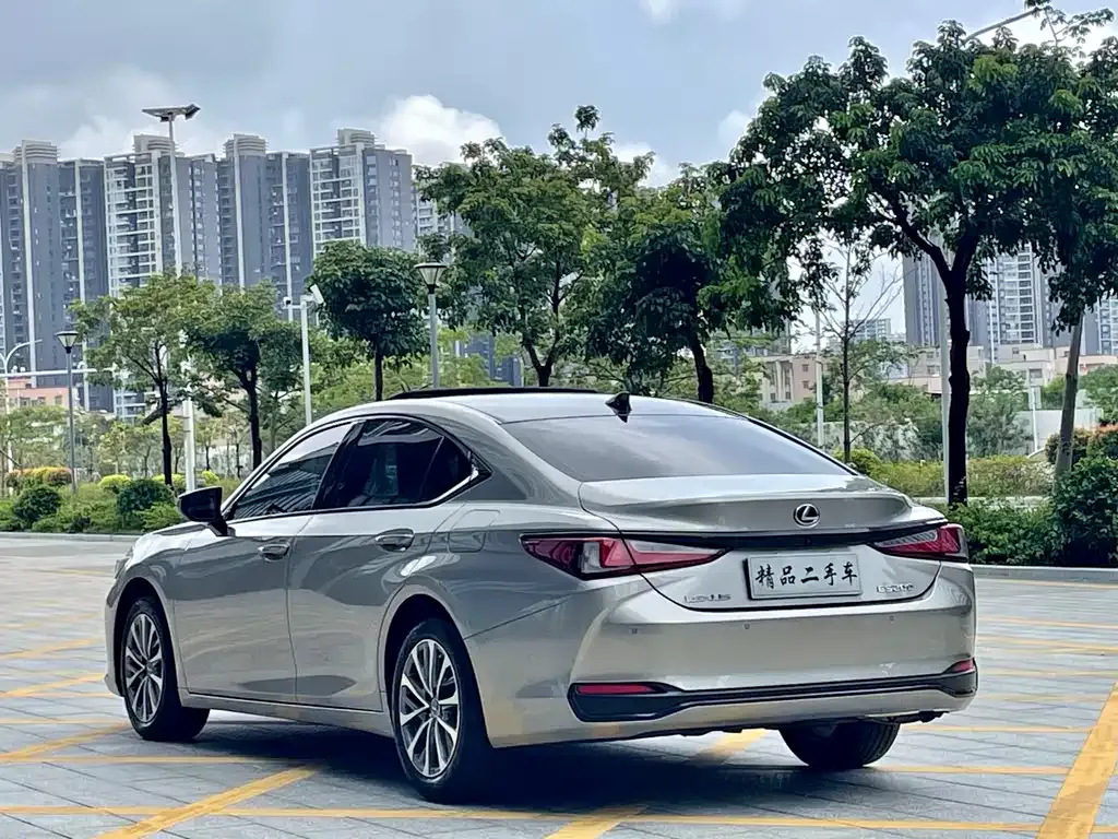Lexus ES — фото 10