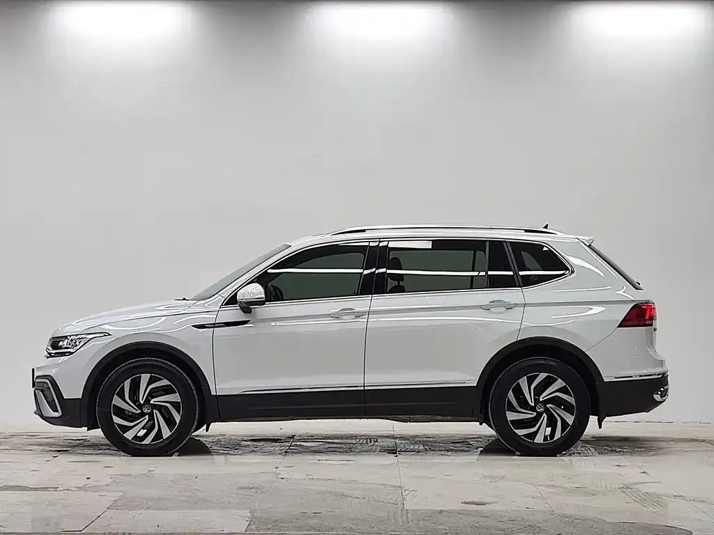 Volkswagen Tiguan L — фото 7