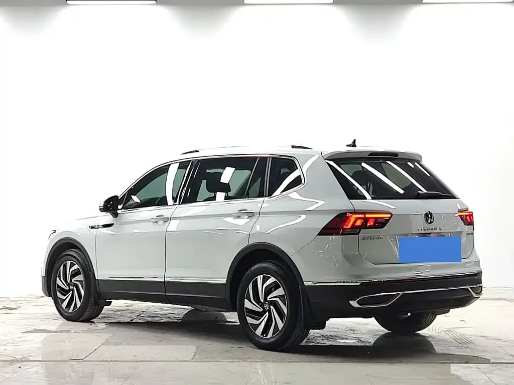 Volkswagen Tiguan L — фото 6