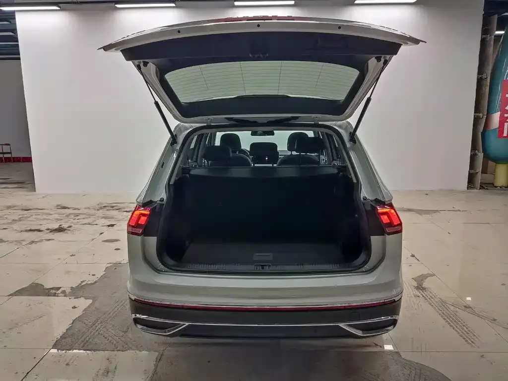 Volkswagen Tiguan L — фото 2