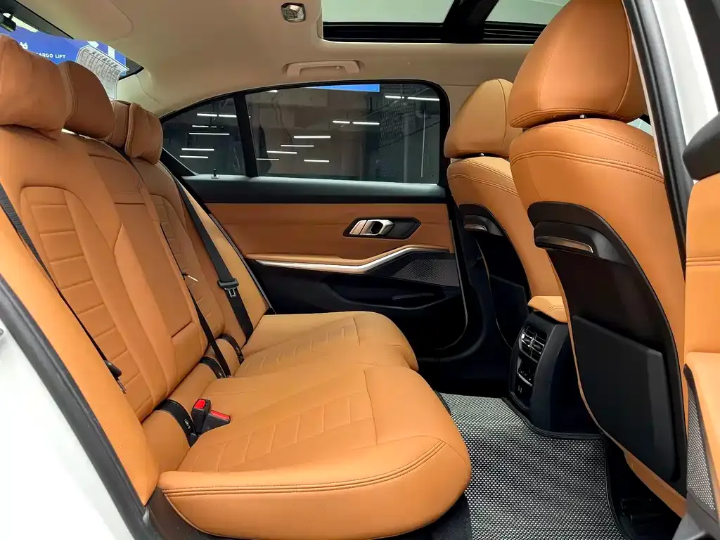 BMW 3 Series 2021 из CN, фото 2