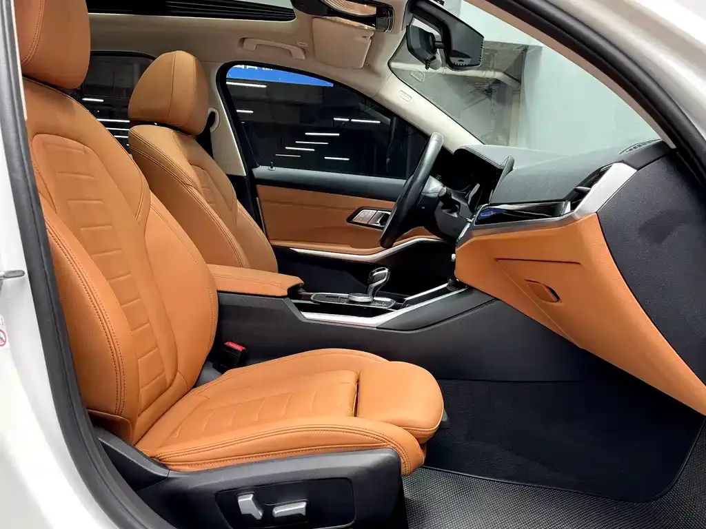 BMW 3 Series 2021 из CN, фото 9