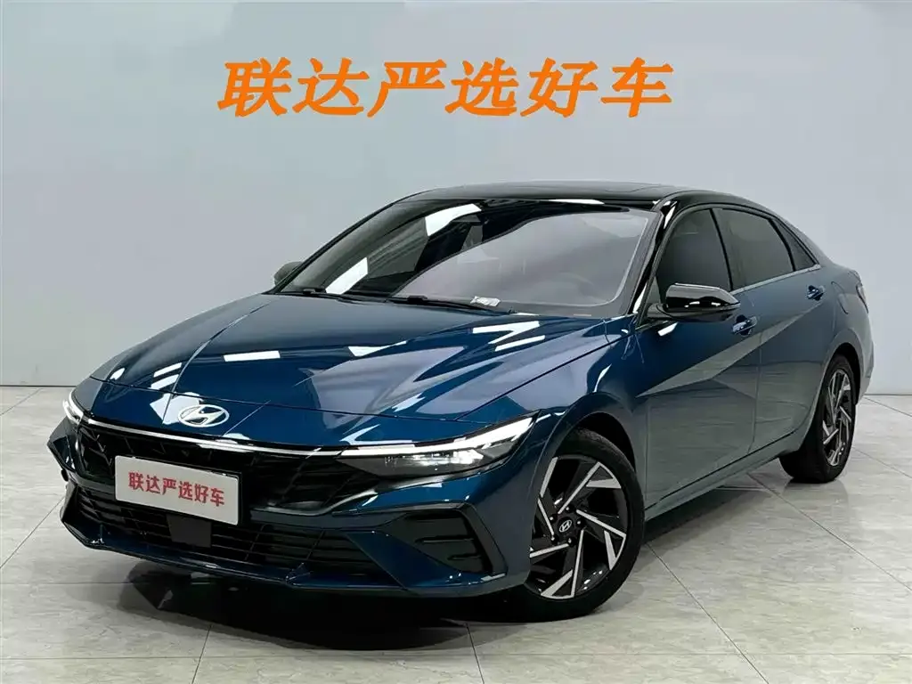 Hyundai Elantra — фото 1