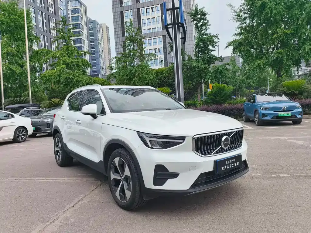 Volvo XC40 — фото 9