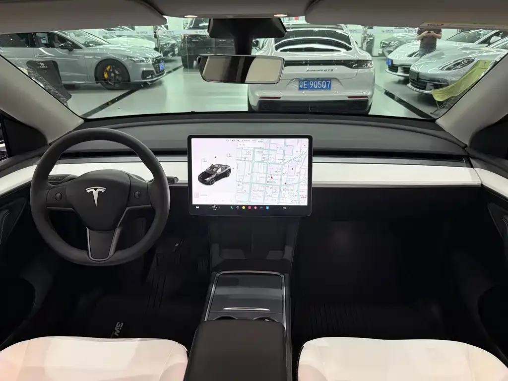 Tesla Model Y — фото 7