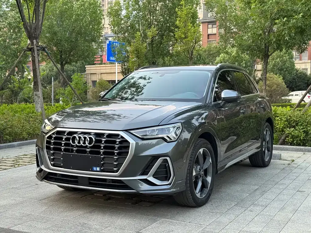 Audi Q3 — фото 1