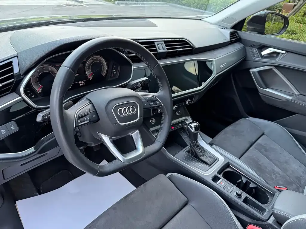 Audi Q3 — фото 10