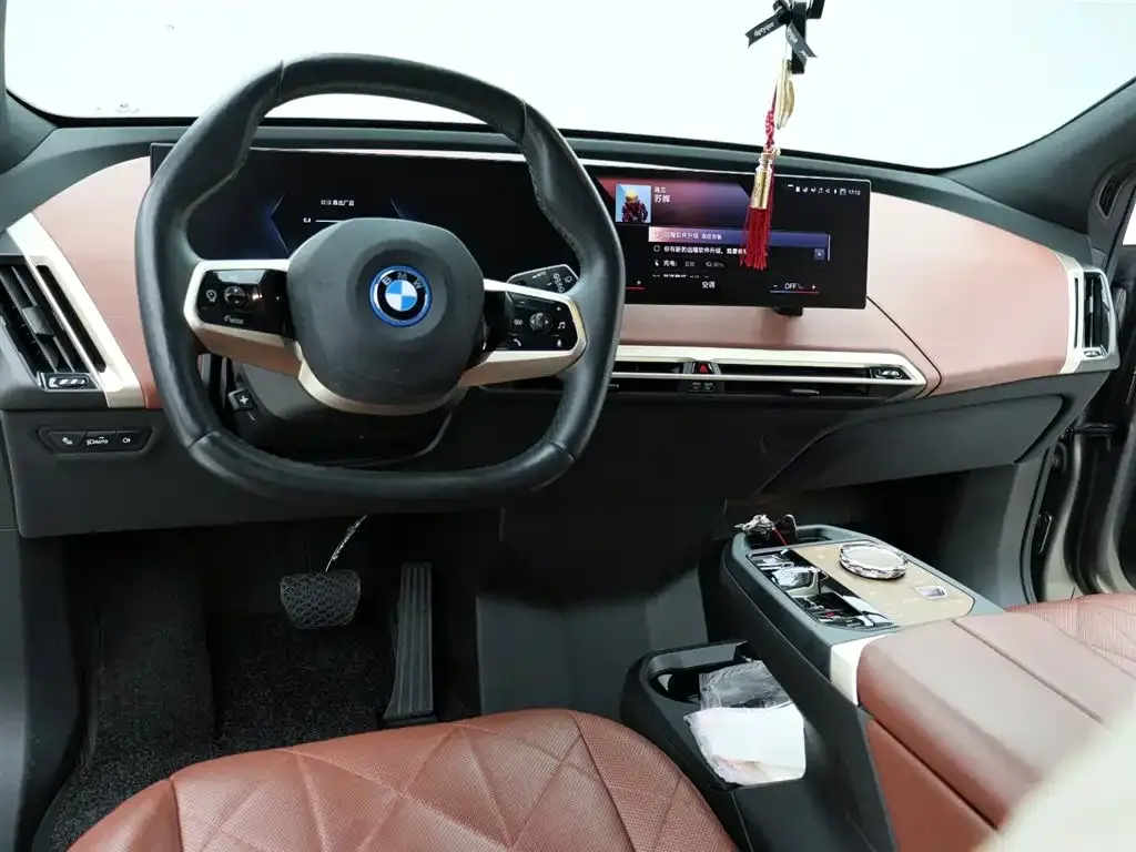 BMW iX M60 2024 из CN, фото 8