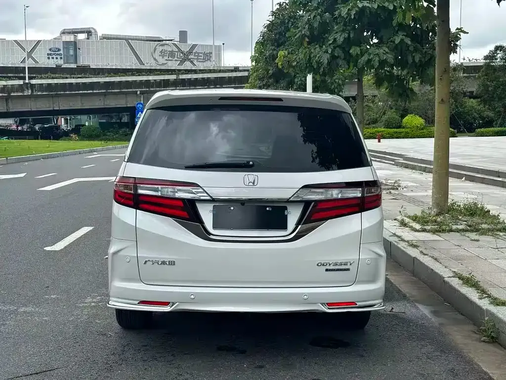 Honda Odyssey — фото 10