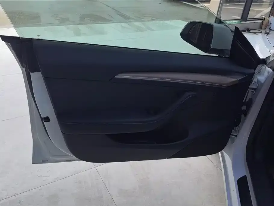 Tesla Model 3 — фото 3