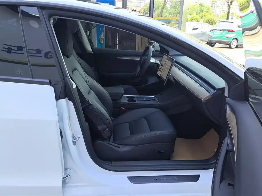 Tesla Model 3 — фото 10