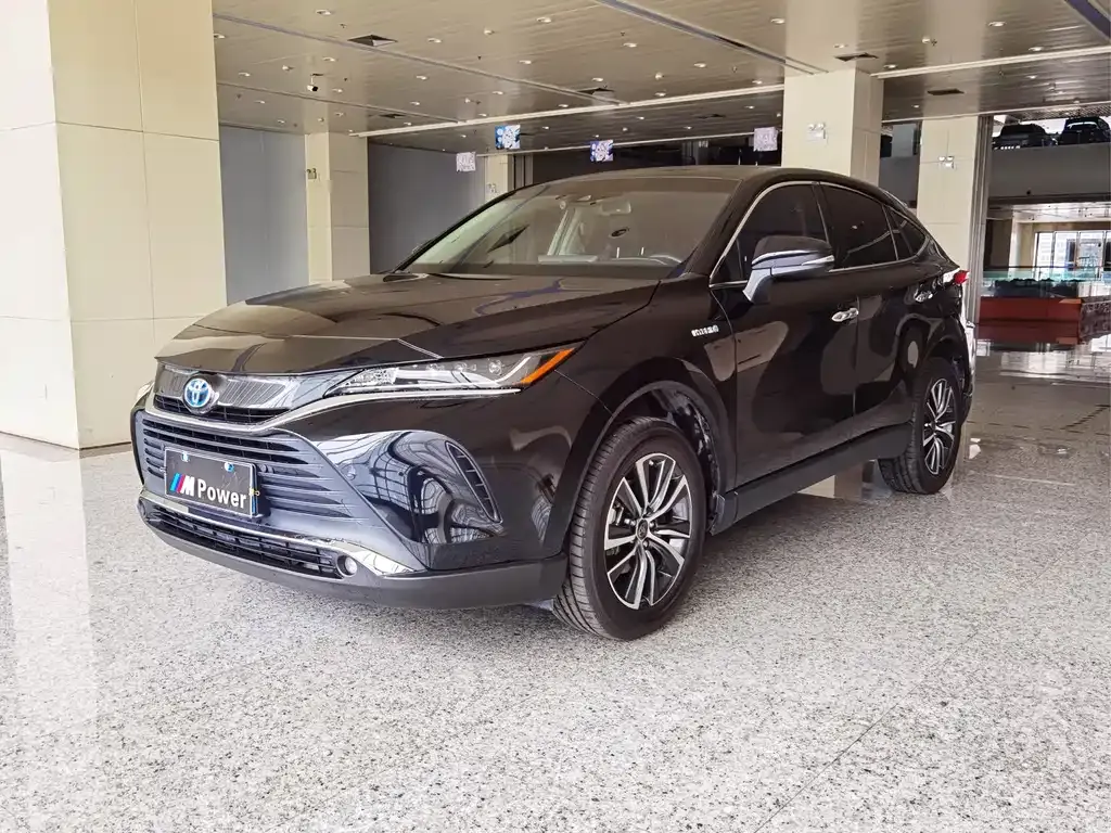 Toyota Harrier — фото 1