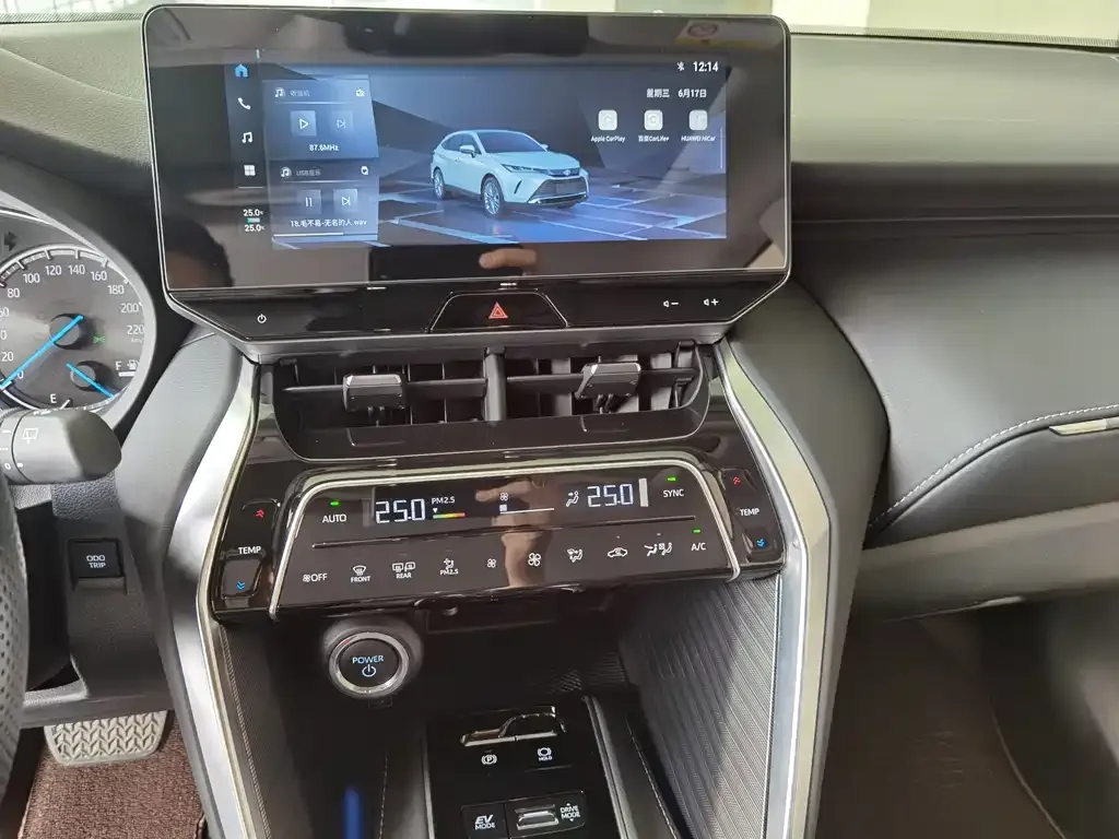 Toyota Harrier — фото 3
