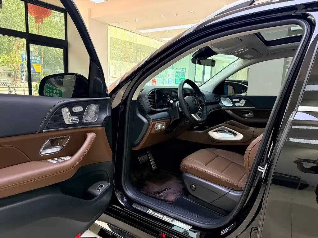 Mercedes-Benz GLS — фото 6