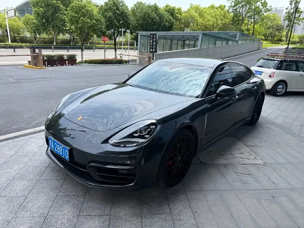 Porsche Panamera — фото 1