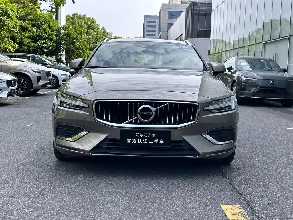 Volvo V60 2021 из CN, фото 3