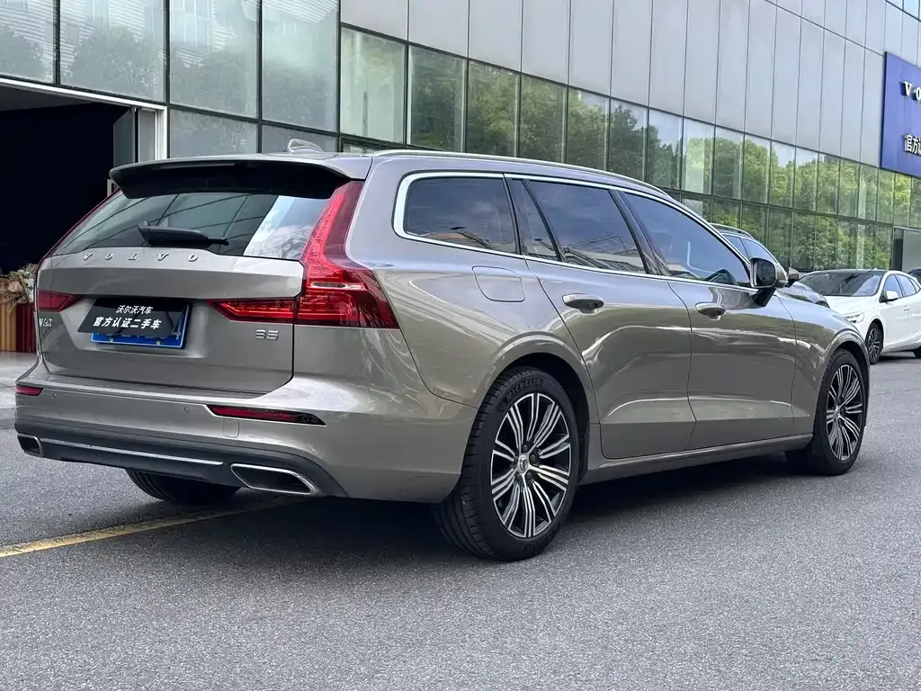 Volvo V60 2021 из CN, фото 6