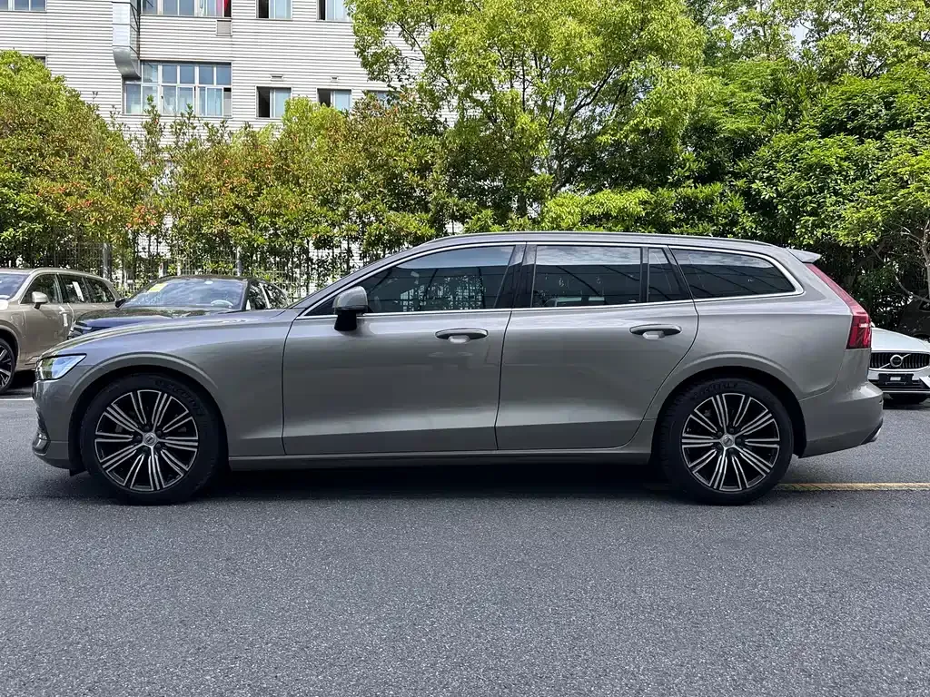 Volvo V60 2021 из CN, фото 8