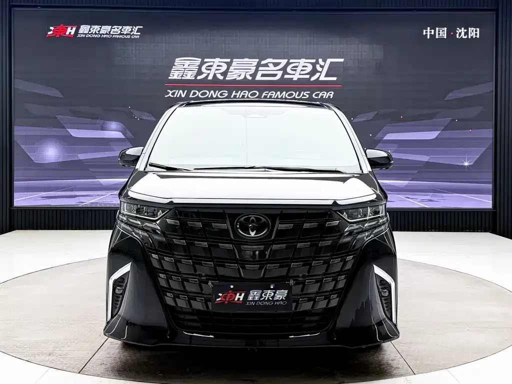 Toyota Alphard — фото 4