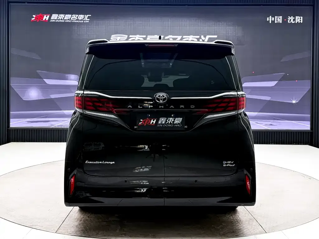 Toyota Alphard — фото 8