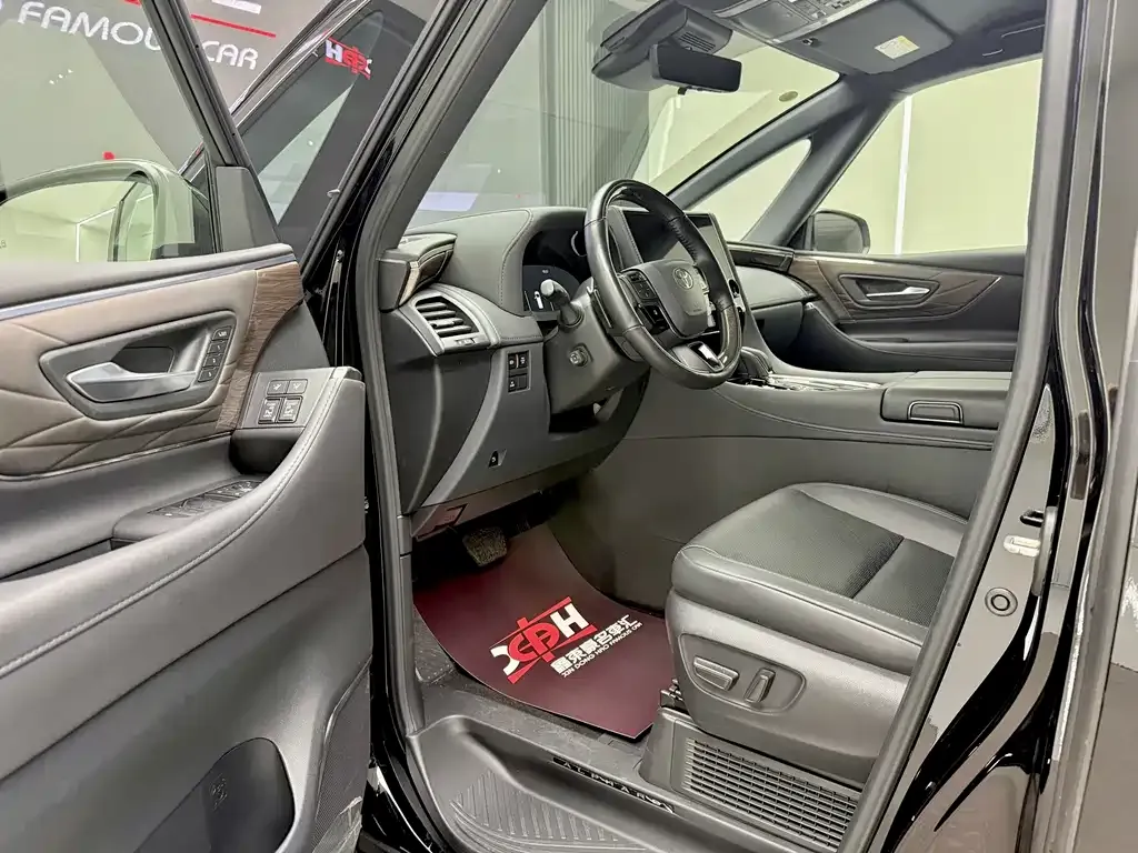 Toyota Alphard — фото 3