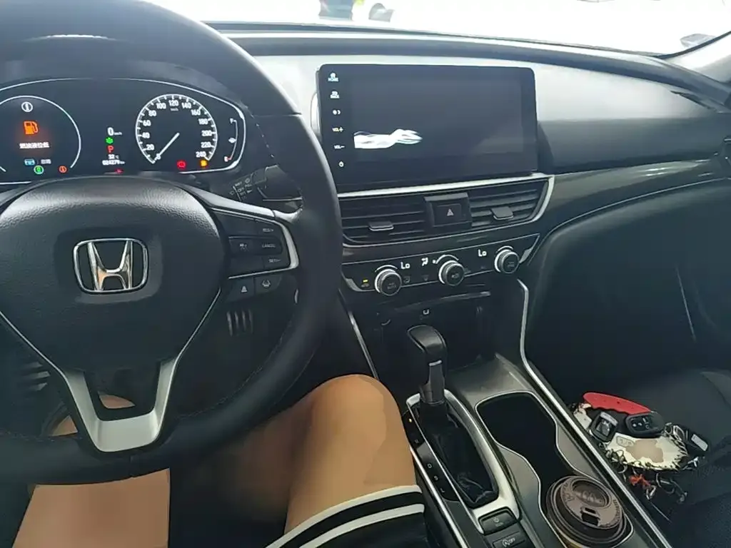 Honda Accord — фото 8