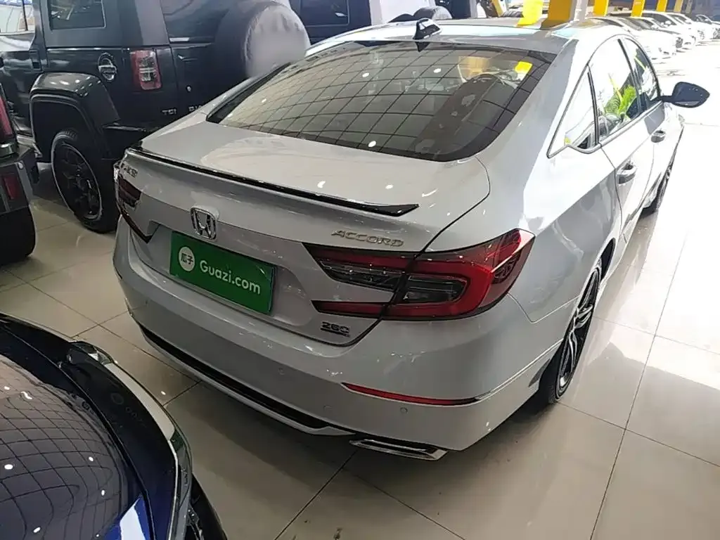 Honda Accord — фото 10