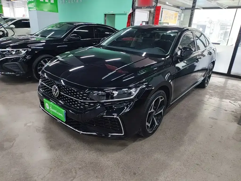 Volkswagen Passat — фото 1