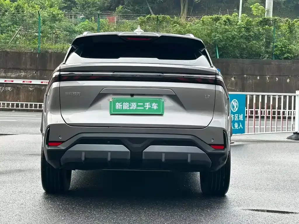 Geely Galaxy L7 — фото 10