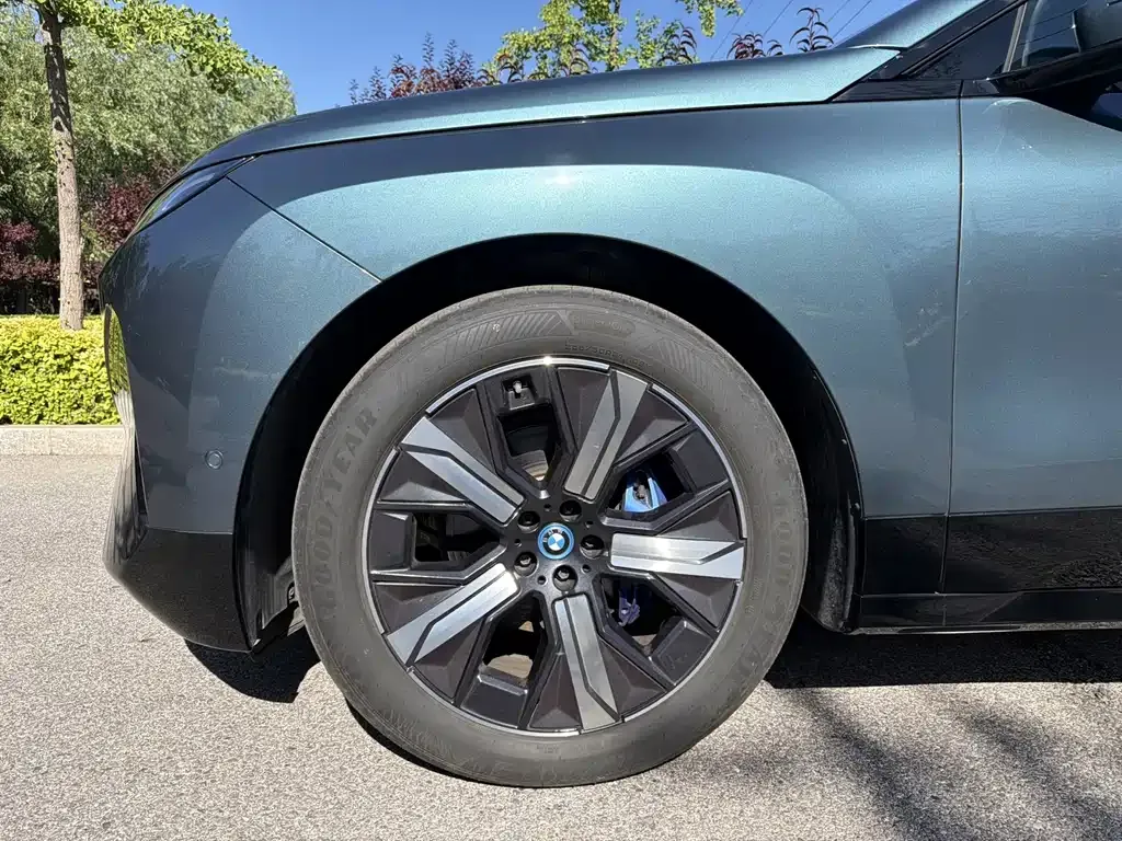 BMW iX — фото 2