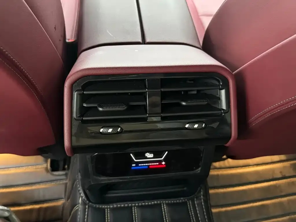 BMW 5 Series 2024 из CN, фото 2
