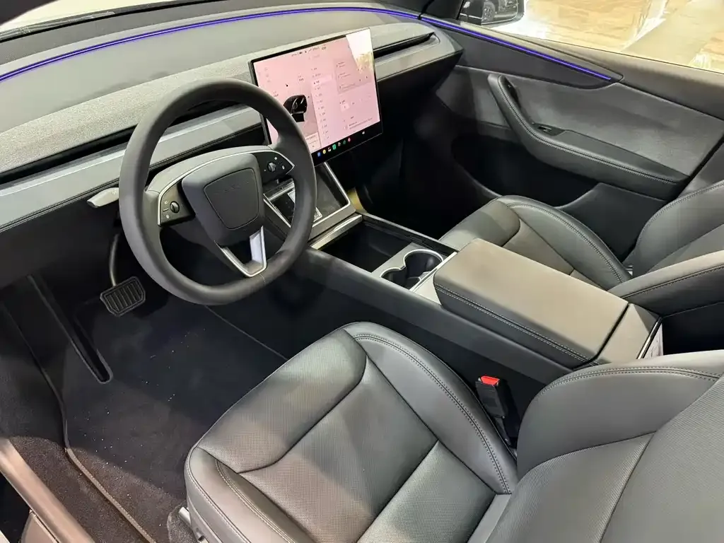 Tesla Model Y — фото 9