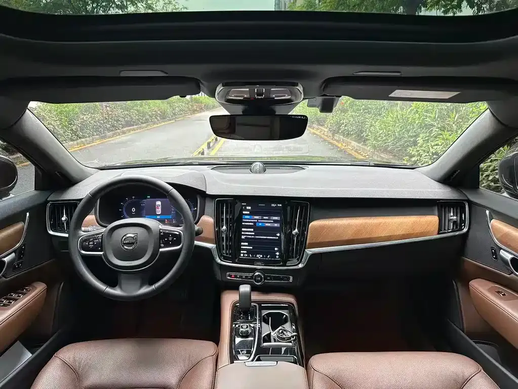Volvo S90 PHEV 2023 из CN, фото 3