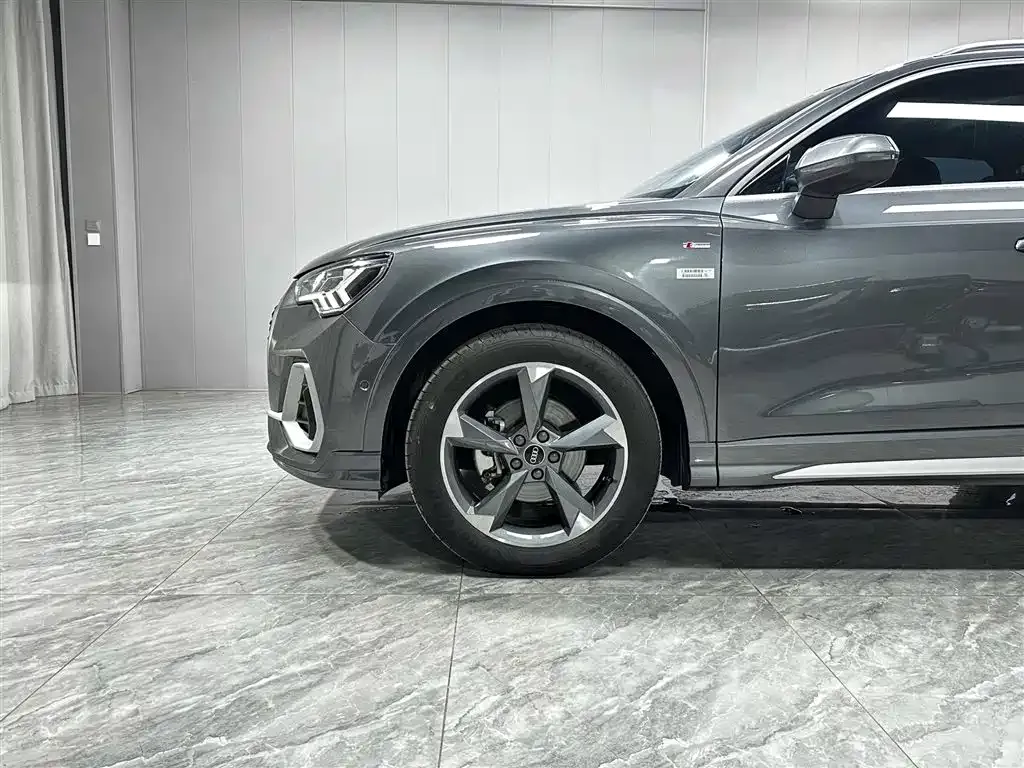 Audi Q3 — фото 8