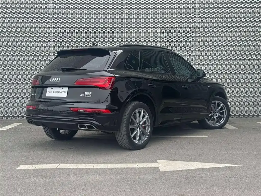 Audi Q5L — фото 9