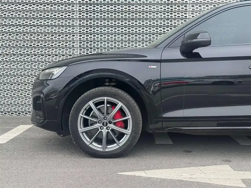 Audi Q5L — фото 3