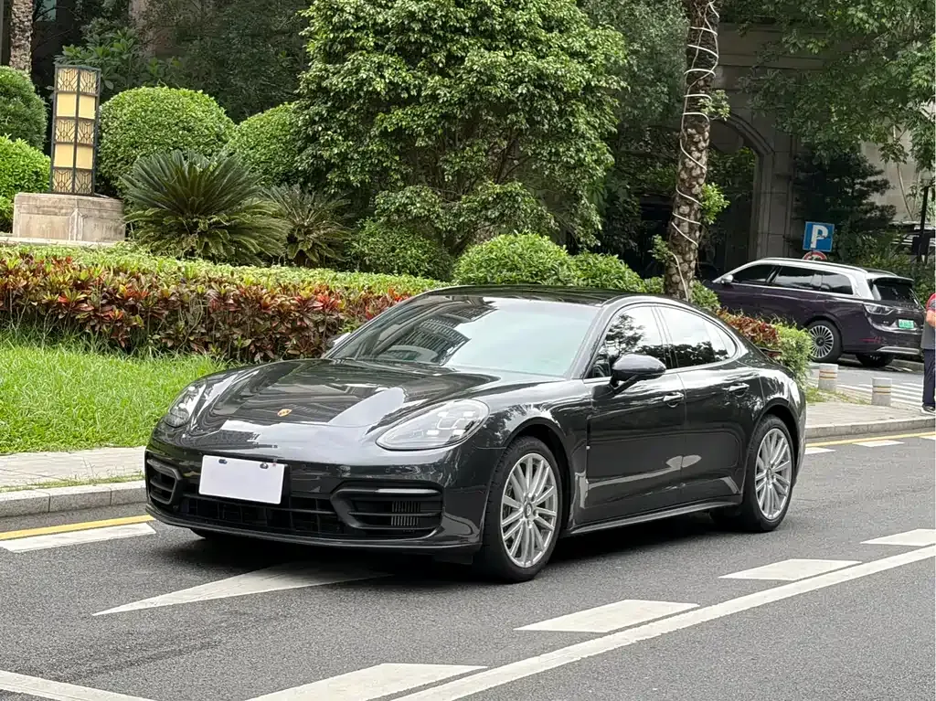 Porsche Panamera — фото 1
