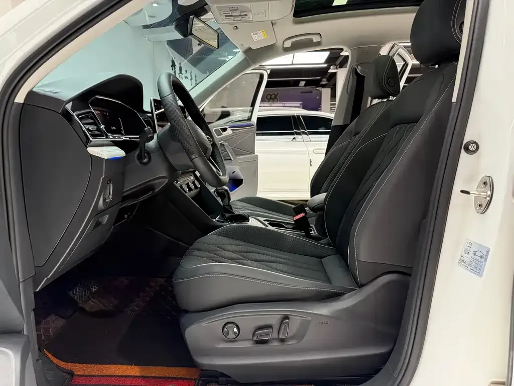Volkswagen Tiguan L 2023 из CN, фото 2