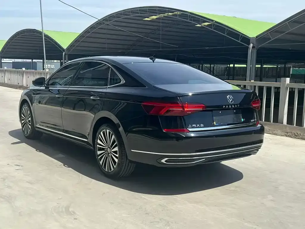 Volkswagen Passat — фото 7