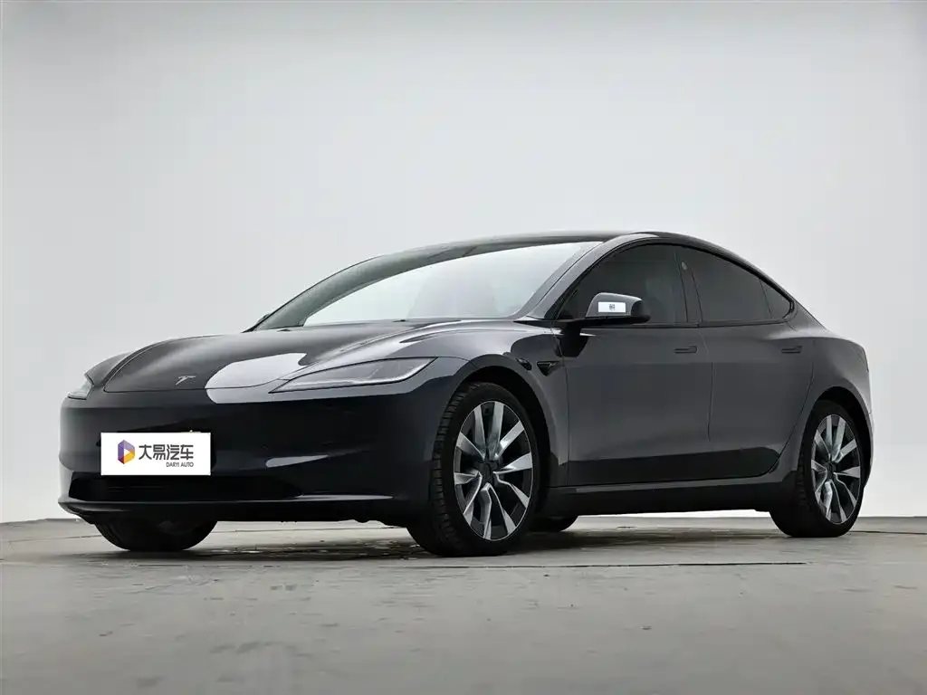 Tesla Model 3 — фото 1