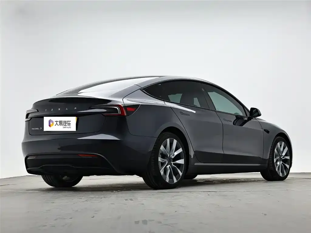 Tesla Model 3 — фото 4