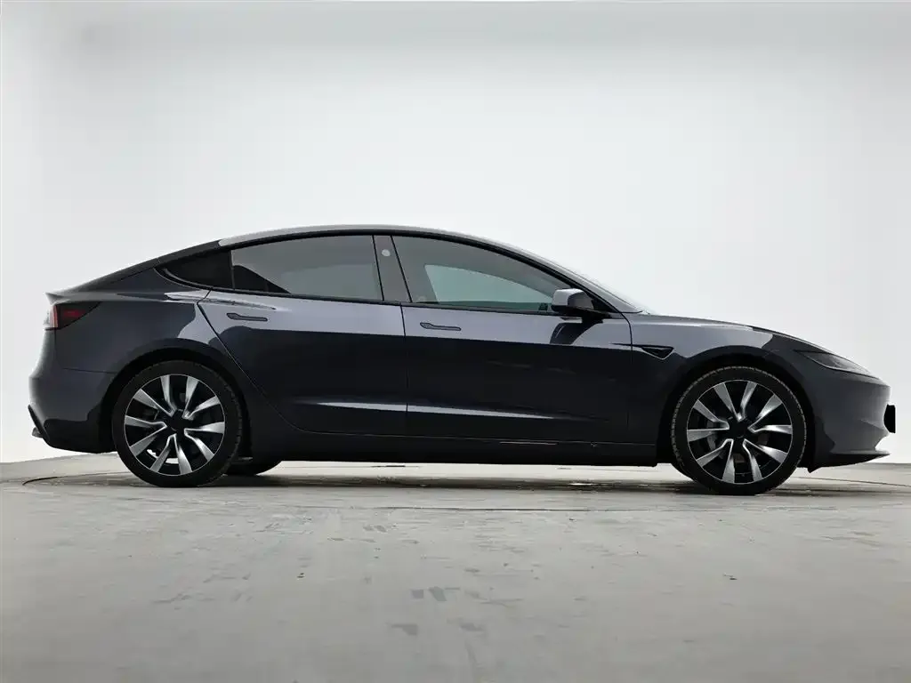 Tesla Model 3 — фото 2