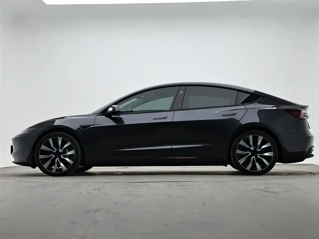 Tesla Model 3 — фото 8