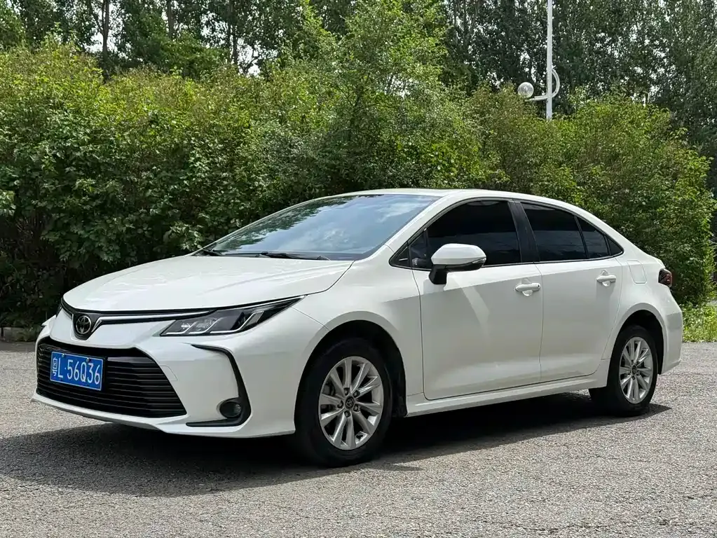Toyota Corolla — фото 1