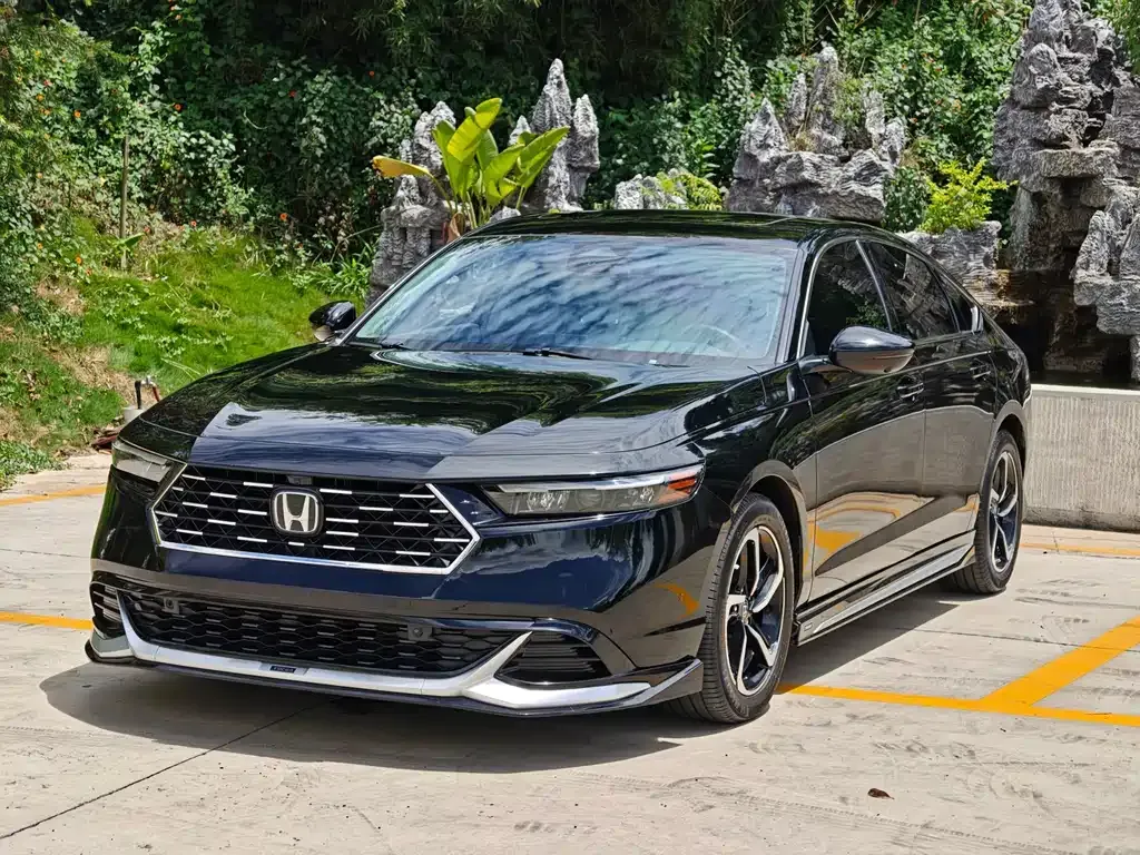 Honda Accord — фото 1