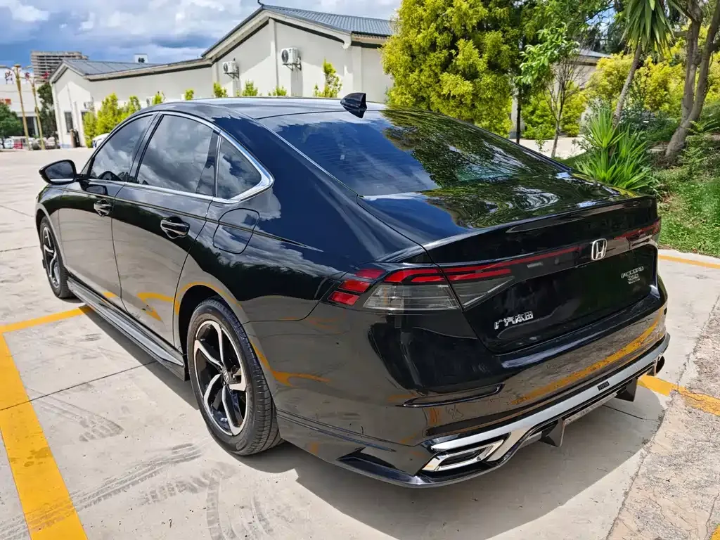 Honda Accord — фото 9